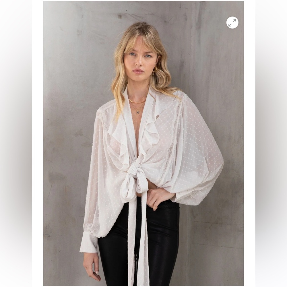103. NWT lovestitch Celeste Off-White Ruffled Swiss Dot Tie Front Kimono Top
